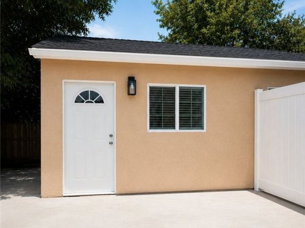 7649 Paso Robles, Lake Balboa, CA 91406