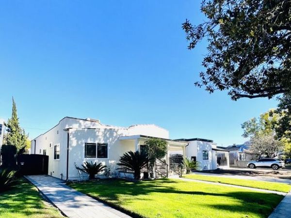 926 N Pass Avenue, Burbank, CA 91505