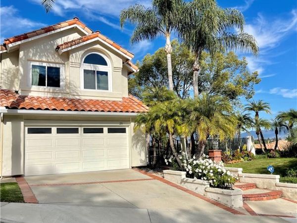 25 Vista Firenze, Laguna Hills, CA 92653