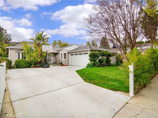 5352 Geyser Avenue, Tarzana, CA 91356