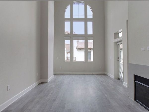 6220 W 3rd Street, Unit 414, Los Angeles, CA 90036