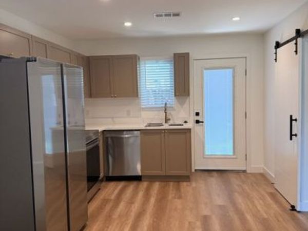 6626 1/2 Woodlake Avenue, West Hills, CA 91307