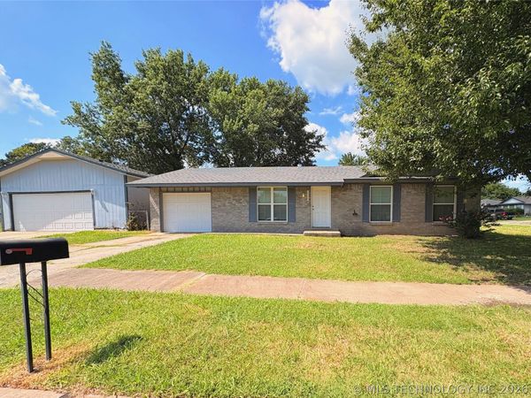 1329 NE 3rd Place, Pryor, OK 74361
