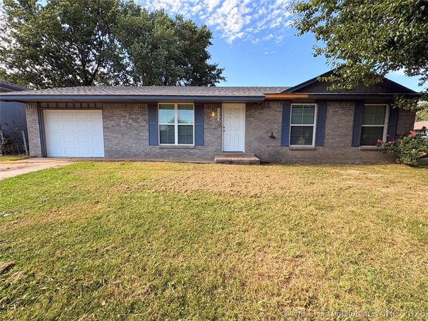 1329 NE 3rd Place, Pryor, OK 74361