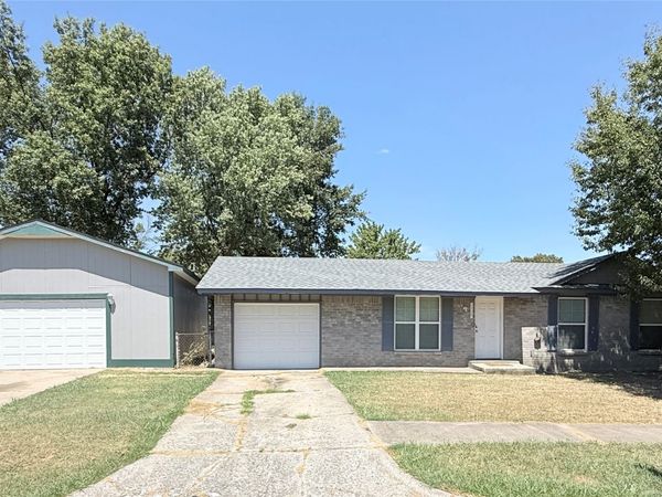 1329 NE 3rd Place, Pryor, OK 74361