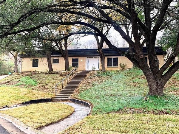 605 Blue Lake Drive, Fort Worth, TX 76103