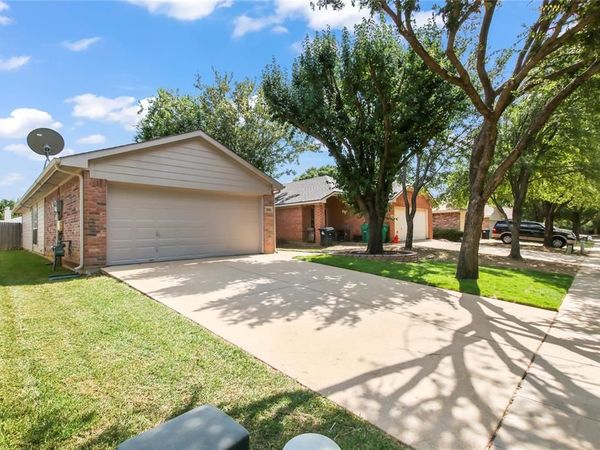 826 Savage Drive, Denton, TX 76207
