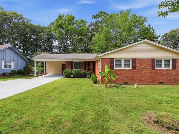 1609 Seven Oaks Place, High Point, NC 27265