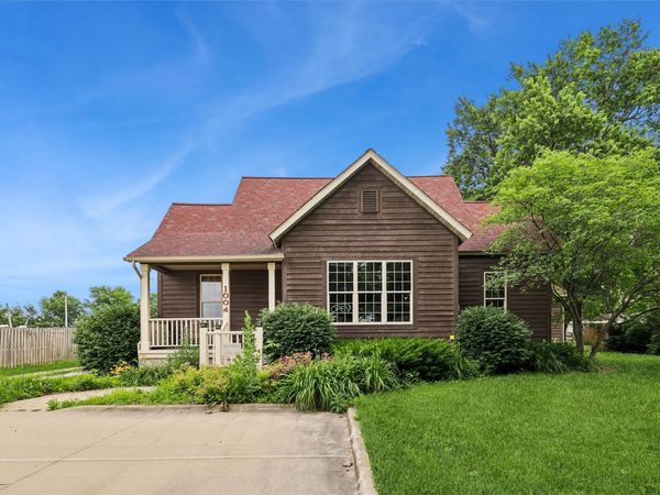 1004 S Jefferson Way , Indianola, IA 50125