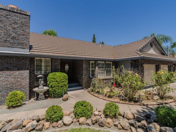 438 La Contenta Dr, Valley Springs, CA 95252