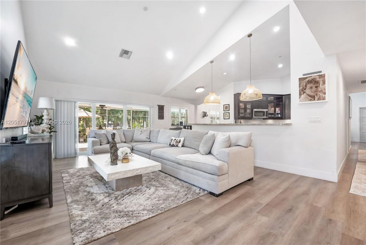 8265 SW 176th Ter, Palmetto Bay, FL 33157 Photo