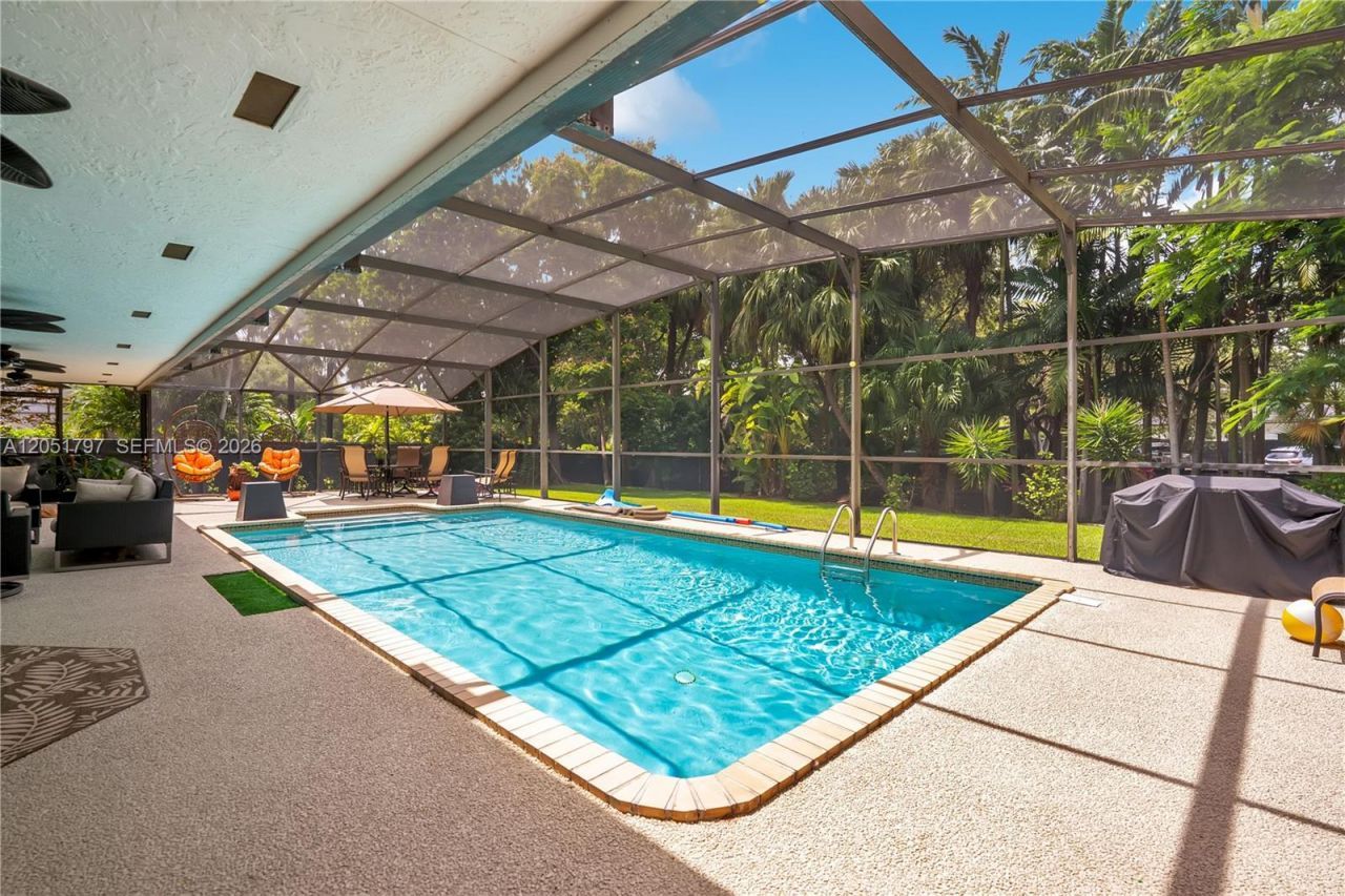 8265 SW 176th Ter, Palmetto Bay, FL 33157 Photo