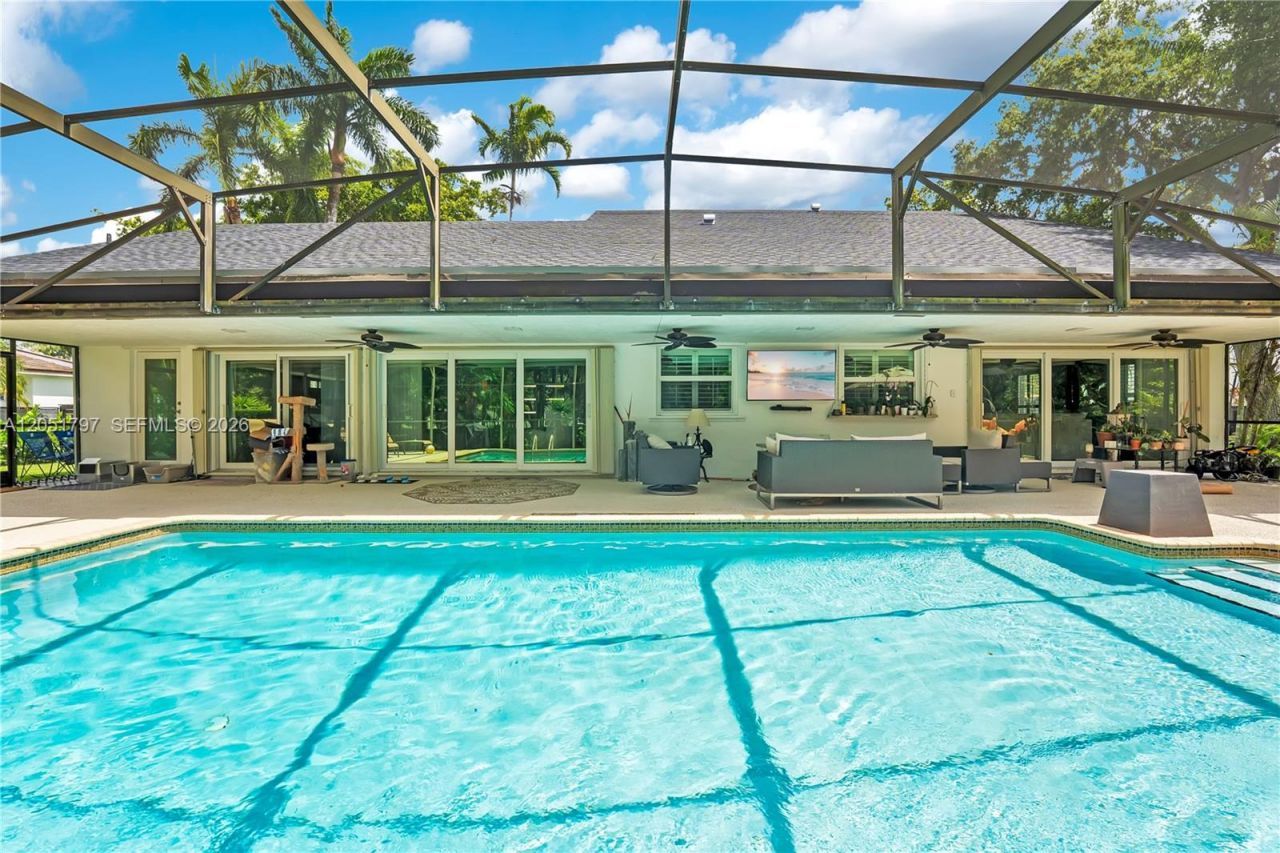 8265 SW 176th Ter, Palmetto Bay, FL 33157 Photo