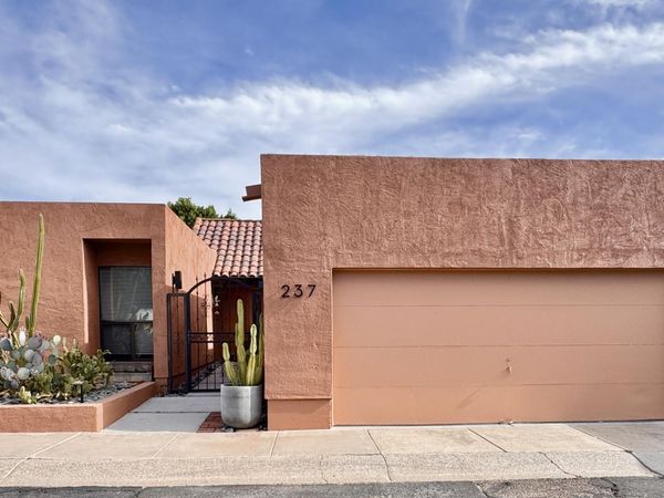 237 W DENTON Lane, Phoenix, AZ 85013
