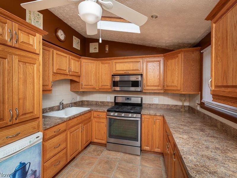 8812 Beech Avenue, Brooklyn, OH 44144 Photo 4