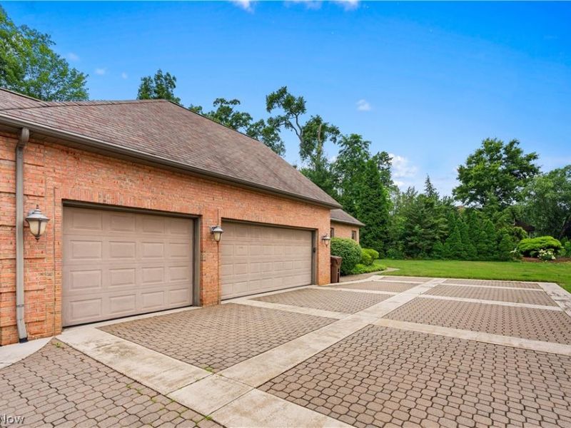 2859 Daisybrook Street NW, North Canton, OH 44720 Photo 2