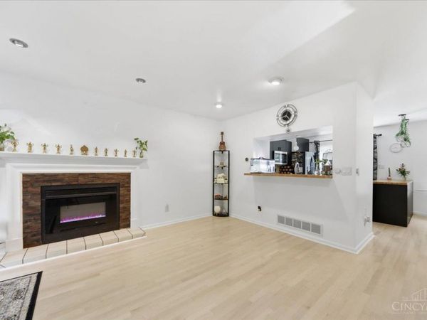 9160 Dominion Circle, Unit 9160, Sycamore Twp, OH 45249