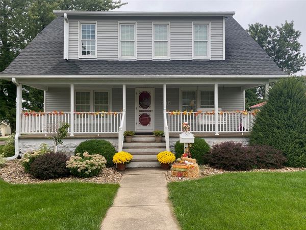715 W 15th Street , Vinton, IA 52349