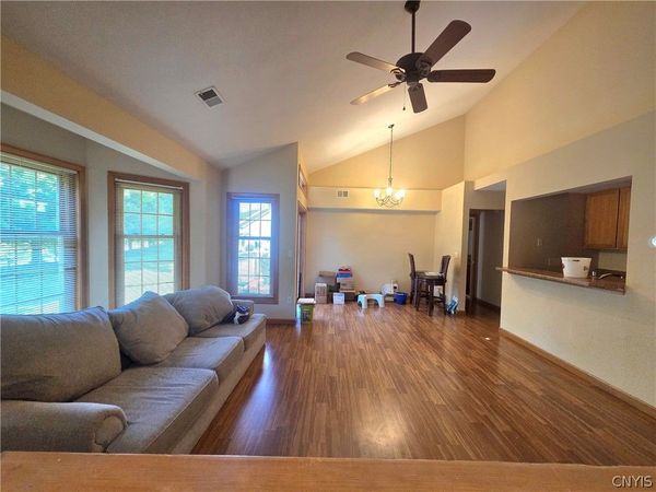 1208 Greymoor , Baldwinsville, NY 13027