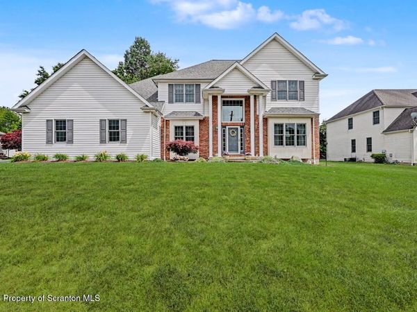 526 Garfield Avenue, Jermyn, PA 18433