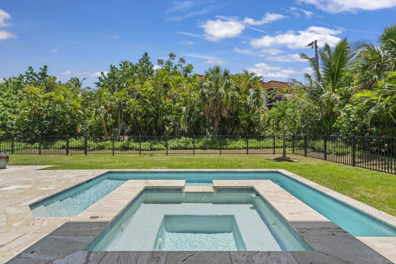 1114 Seagrape Ln, Sanibel, FL 33957 Photo