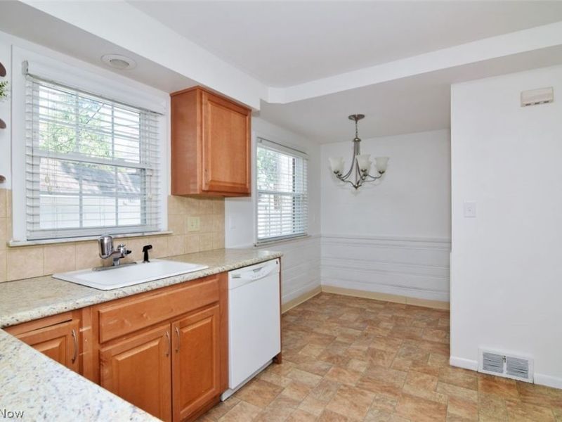 2400 Channing Road, University Heights, OH 44118 Photo 12