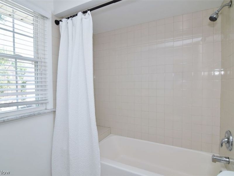2400 Channing Road, University Heights, OH 44118 Photo 24