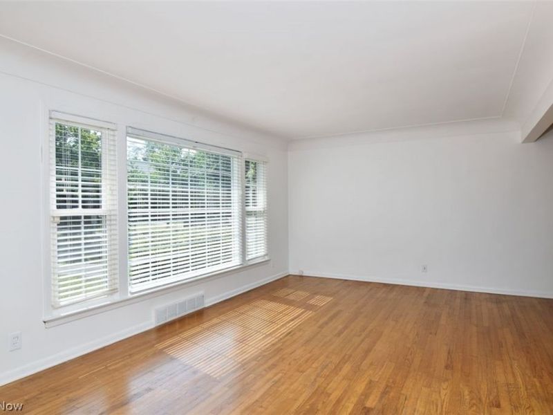 2400 Channing Road, University Heights, OH 44118 Photo 5