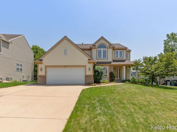2222 Beatrice Drive NE, Grand Rapids, MI 49505