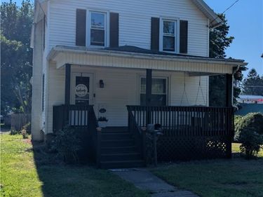 15 Carlton St, Sodus, NY 14551