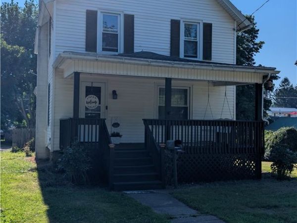 15 Carlton St , Sodus, NY 14551