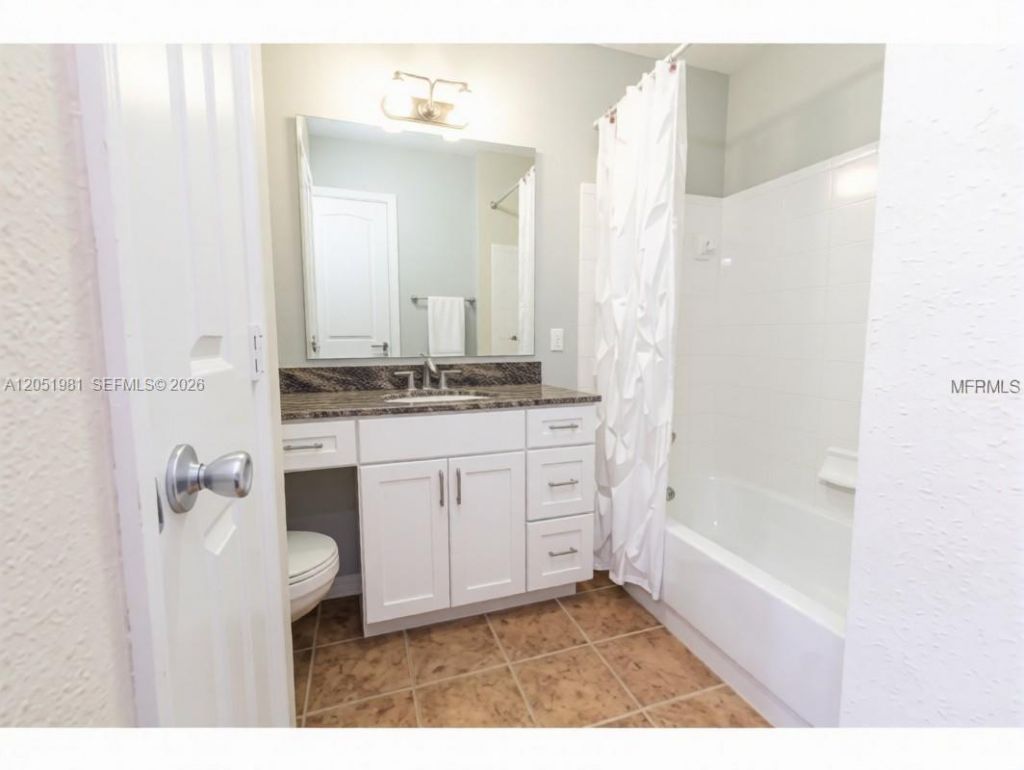 5091 NW 7th St , Miami, FL 33126 Photo