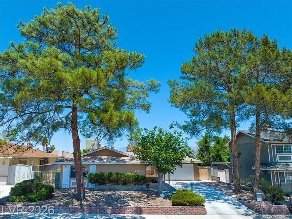 7824 Ducharme Avenue , Las Vegas, NV 89145