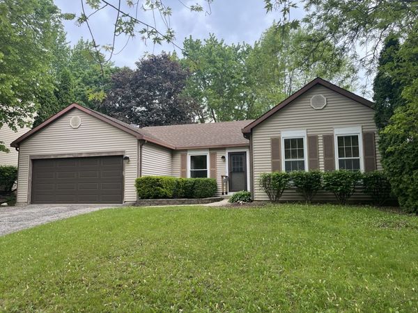 821 BRENTWOOD Drive , Cary, IL 60013