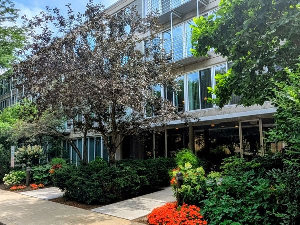 2555 Gross Point Road, Unit 205, Evanston, IL 60201