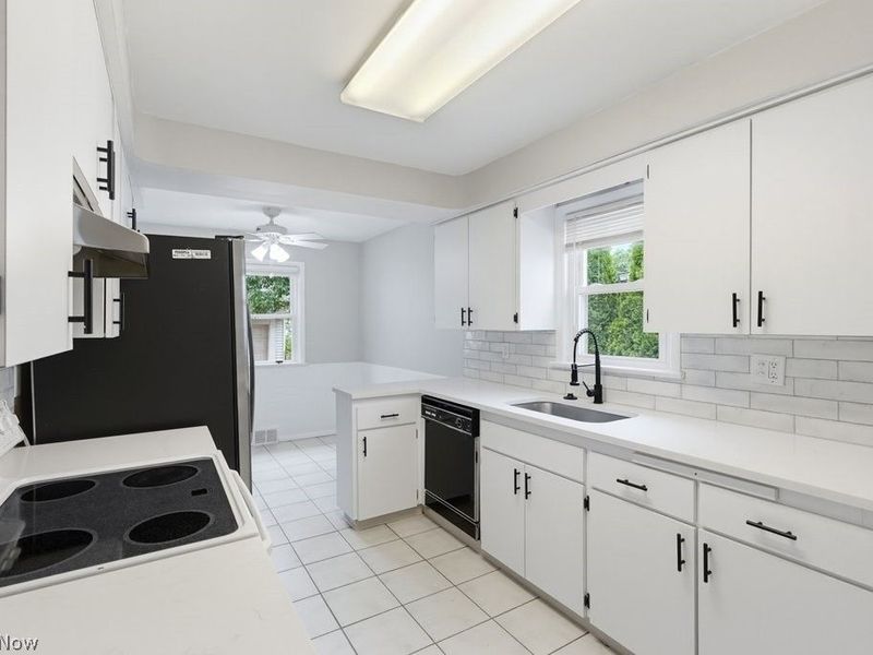 4154 Stonehaven Road, South Euclid, OH 44121 Photo 4