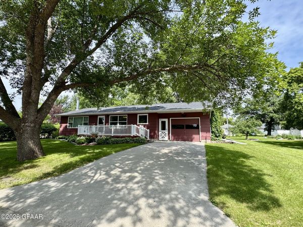 646 6TH Street E, Neche, ND 58265
