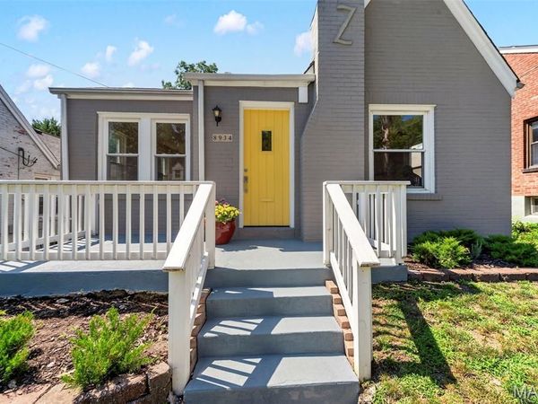 8934 Pine Avenue, Brentwood, MO 63144