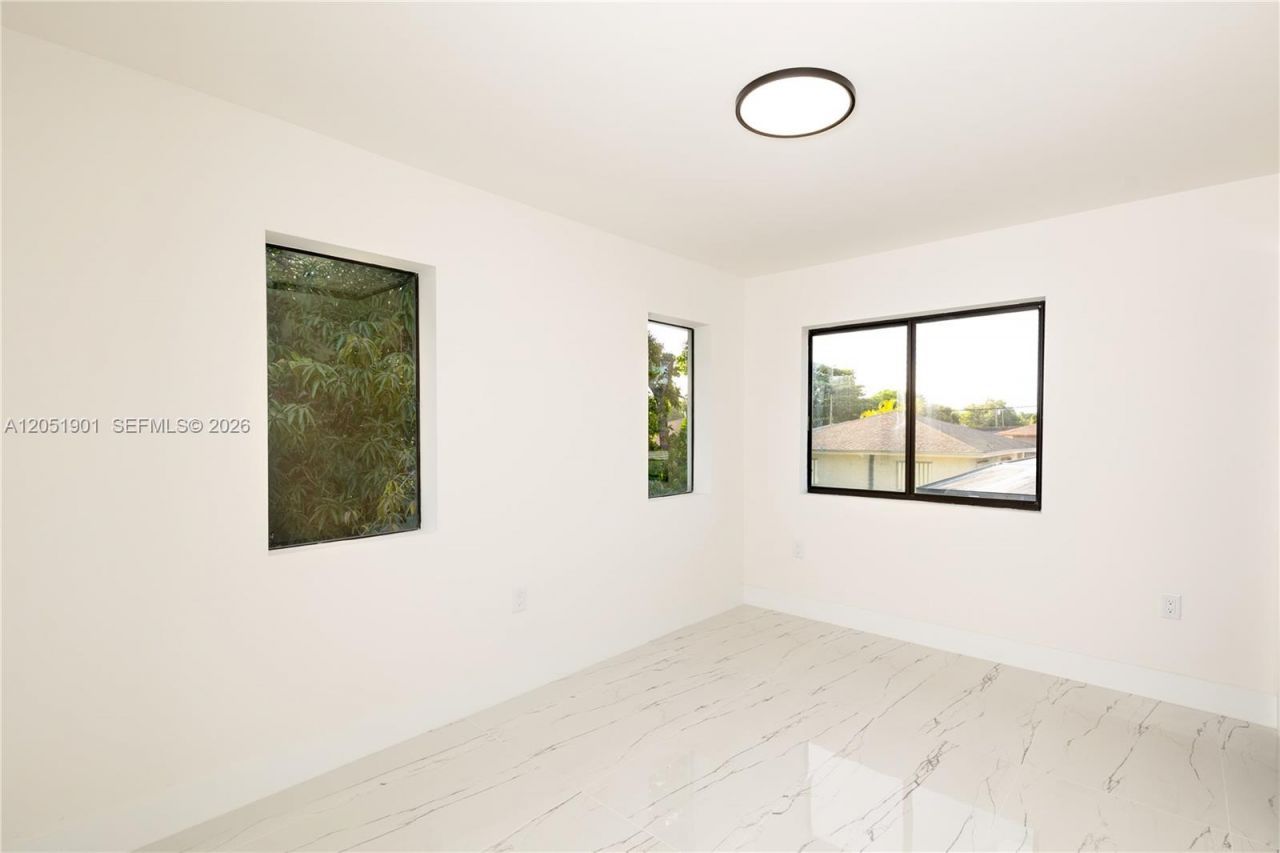 2323 NW 55th Ter, Miami, FL 33142 Photo