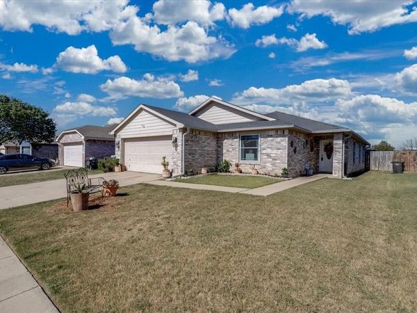 2612 Diver Court , Fort Worth, TX 76119