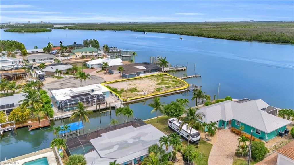470 Madison Ct , Fort Myers Beach, FL 33931 Photo