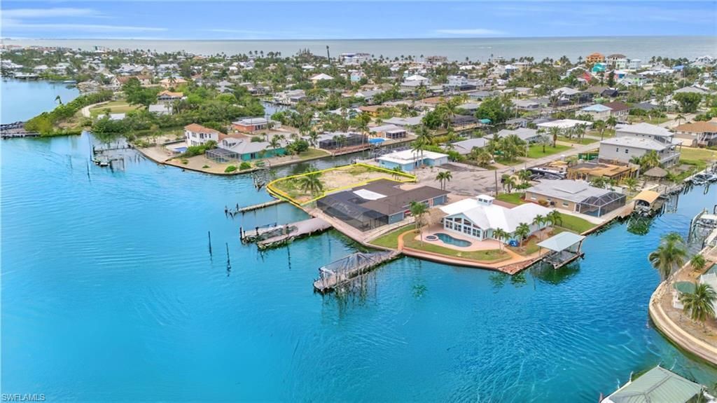 470 Madison Ct , Fort Myers Beach, FL 33931 Photo