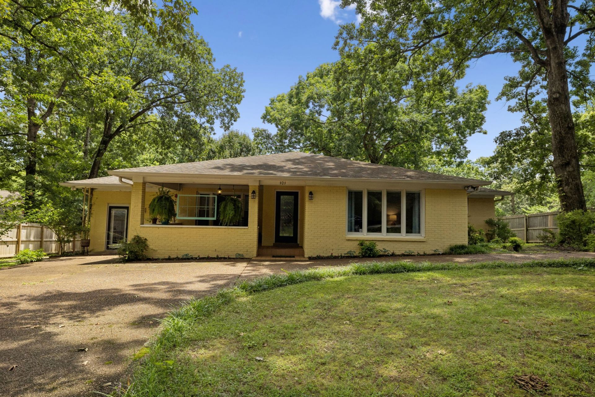 101 W Hills Terrace, Dickson, TN 37055 Main Photo
