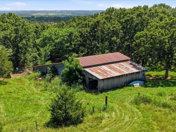 184 State Rte E , Fair Grove, MO 65648