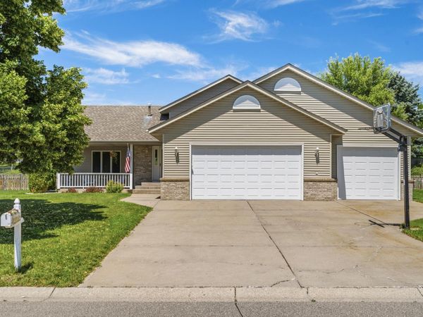 2537 Southcrest Avenue E, Maplewood, MN 55119