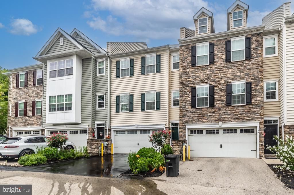 154 MOOREHEAD AVENUE, CONSHOHOCKEN, PA 19428