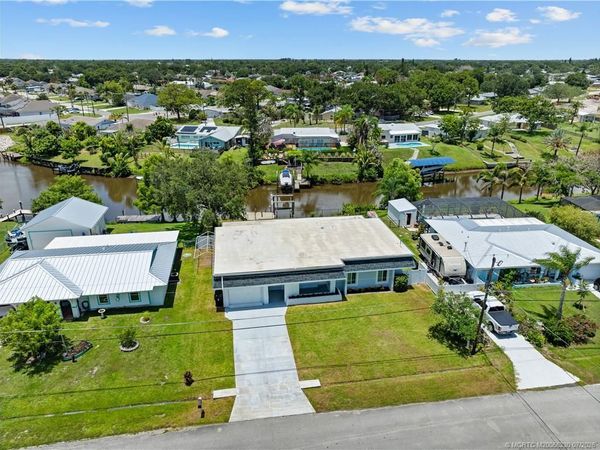 864 SE Degan Drive , Port St Lucie, FL 34983