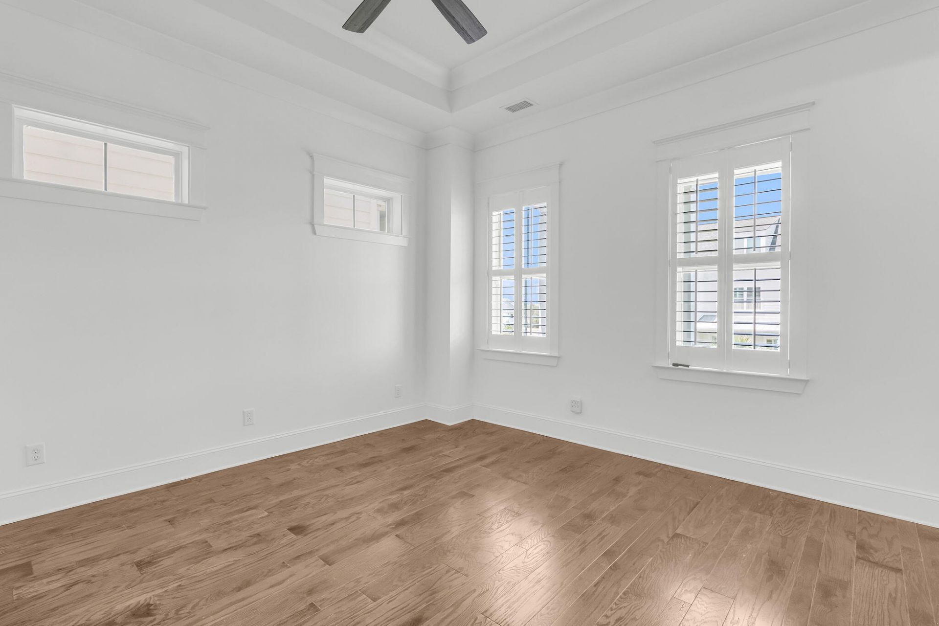 2554 Josiah Street Photo 17