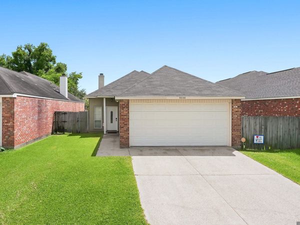 9220 Pecan Tree Dr, Baton Rouge, LA 70810
