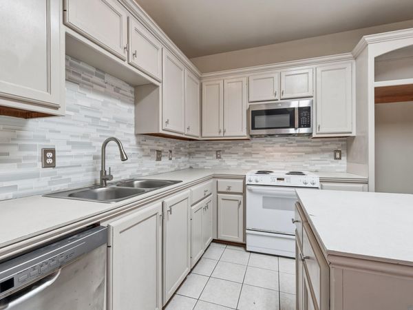 9220 Pecan Tree Dr, Baton Rouge, LA 70810